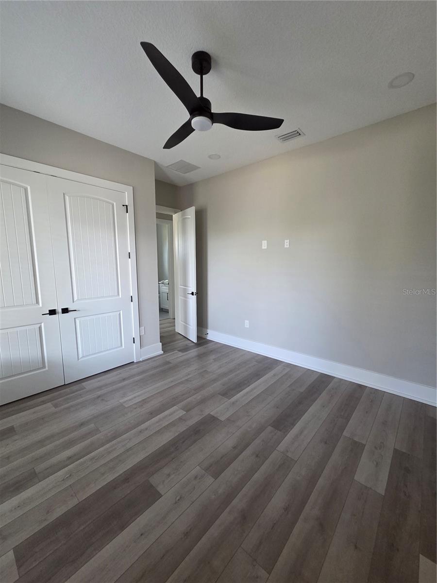 Listing photo id 16 for 614 Pinckney Drive