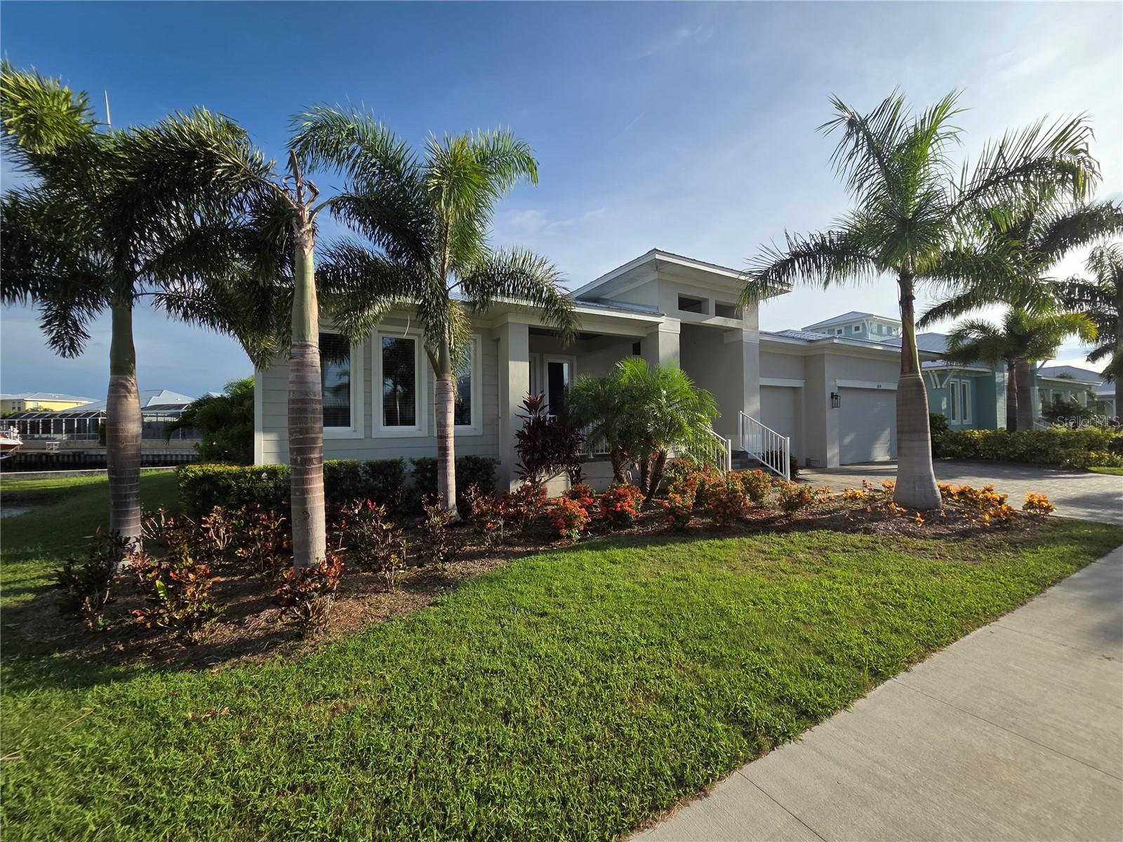 Listing photo id 0 for 614 Pinckney Drive