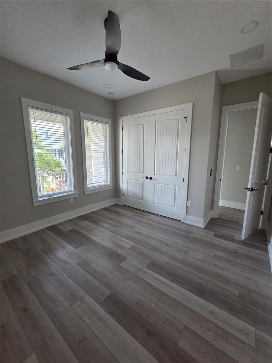 Listing photo id 18 for 614 Pinckney Drive
