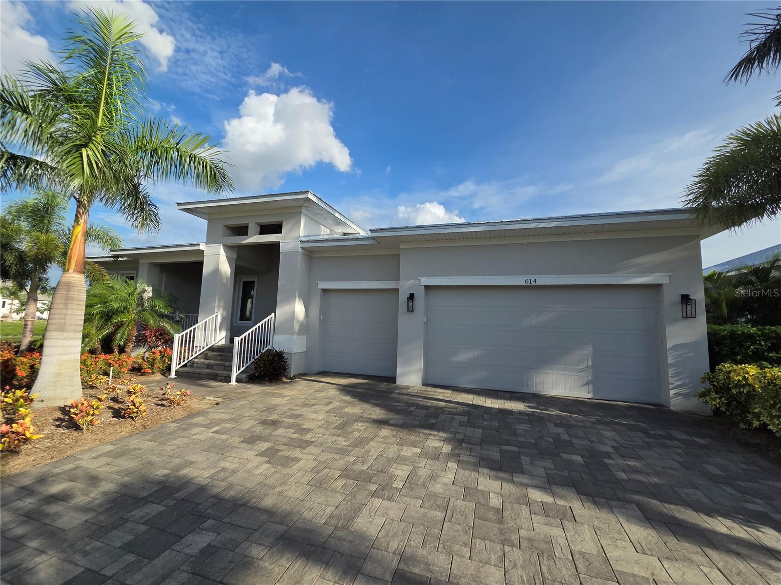 Listing photo id 1 for 614 Pinckney Drive