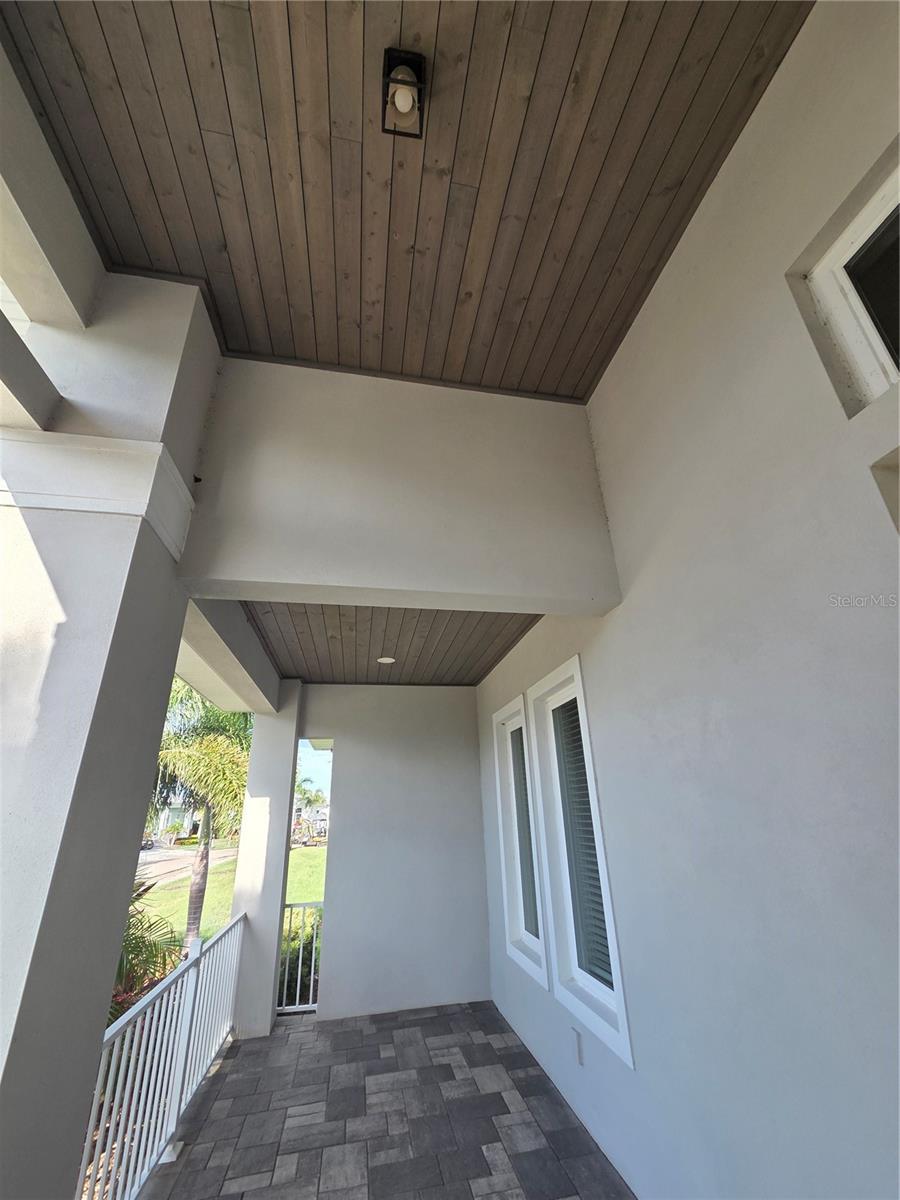 Listing photo id 2 for 614 Pinckney Drive