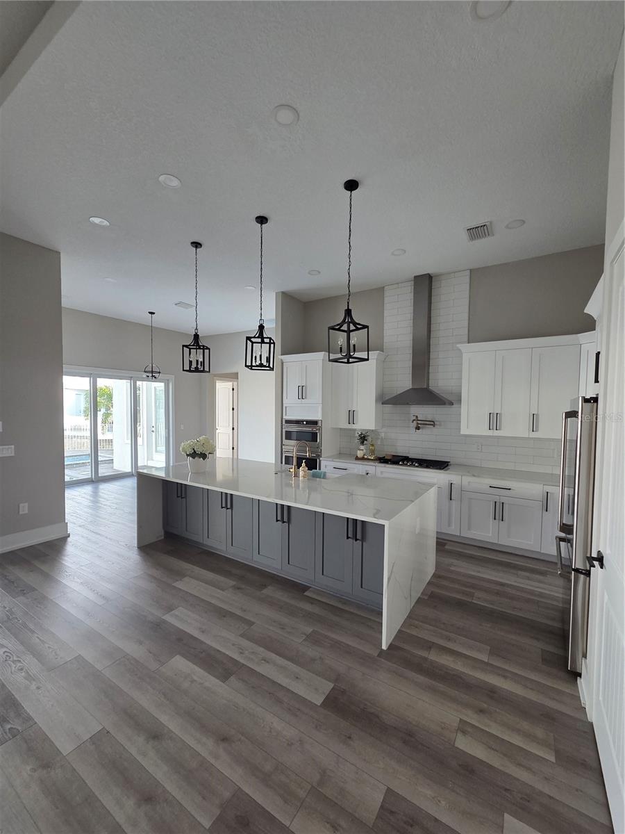 Listing photo id 6 for 614 Pinckney Drive