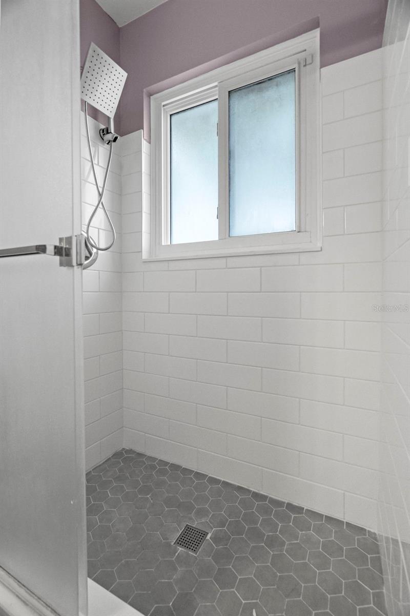 Image 17 of 33 For 1570 83rd Avenue N