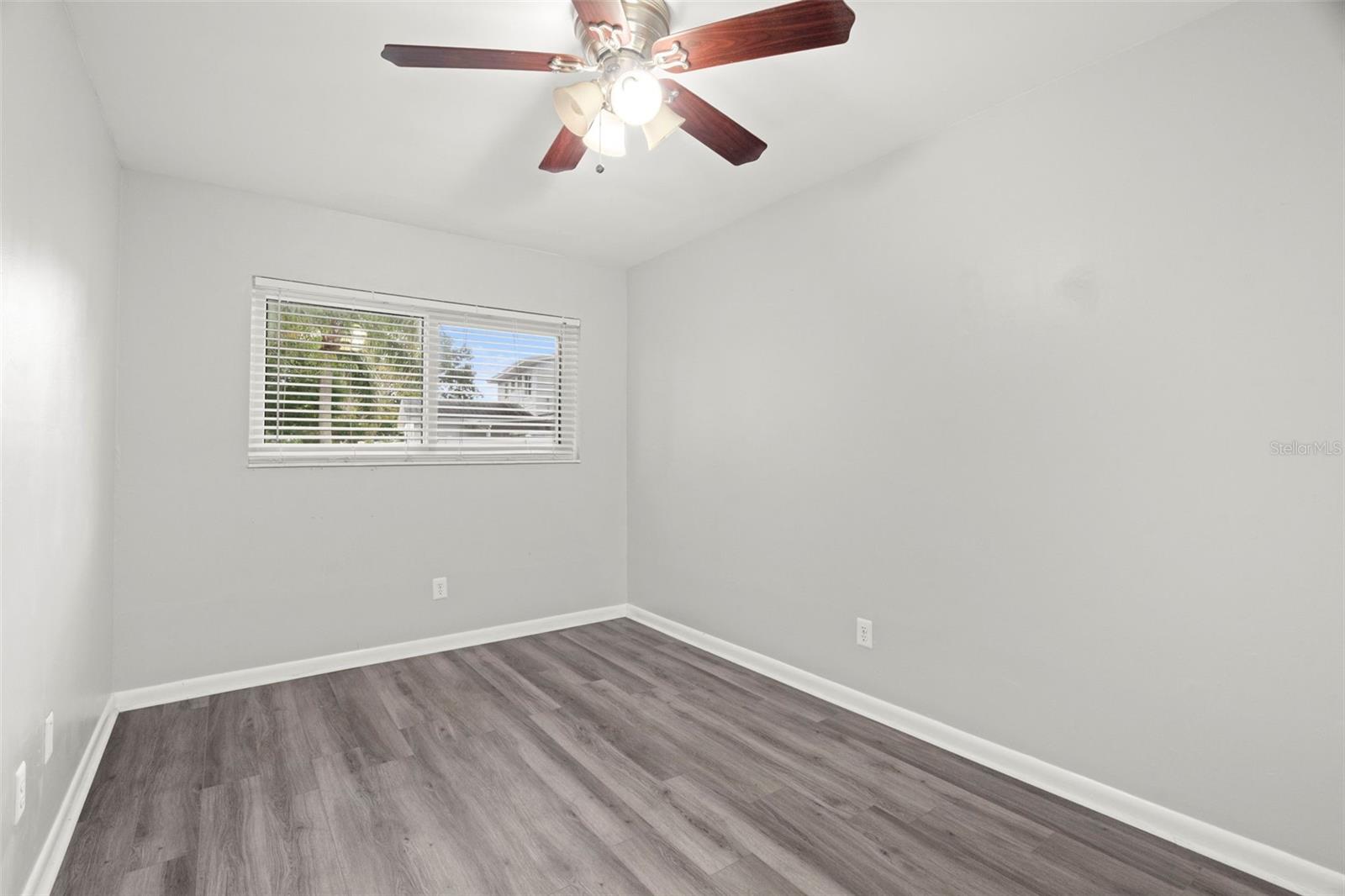 Image 21 of 33 For 1570 83rd Avenue N