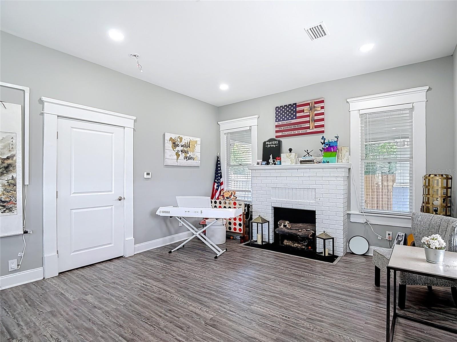Image 13 of 54 For 4014 Marguerite Street