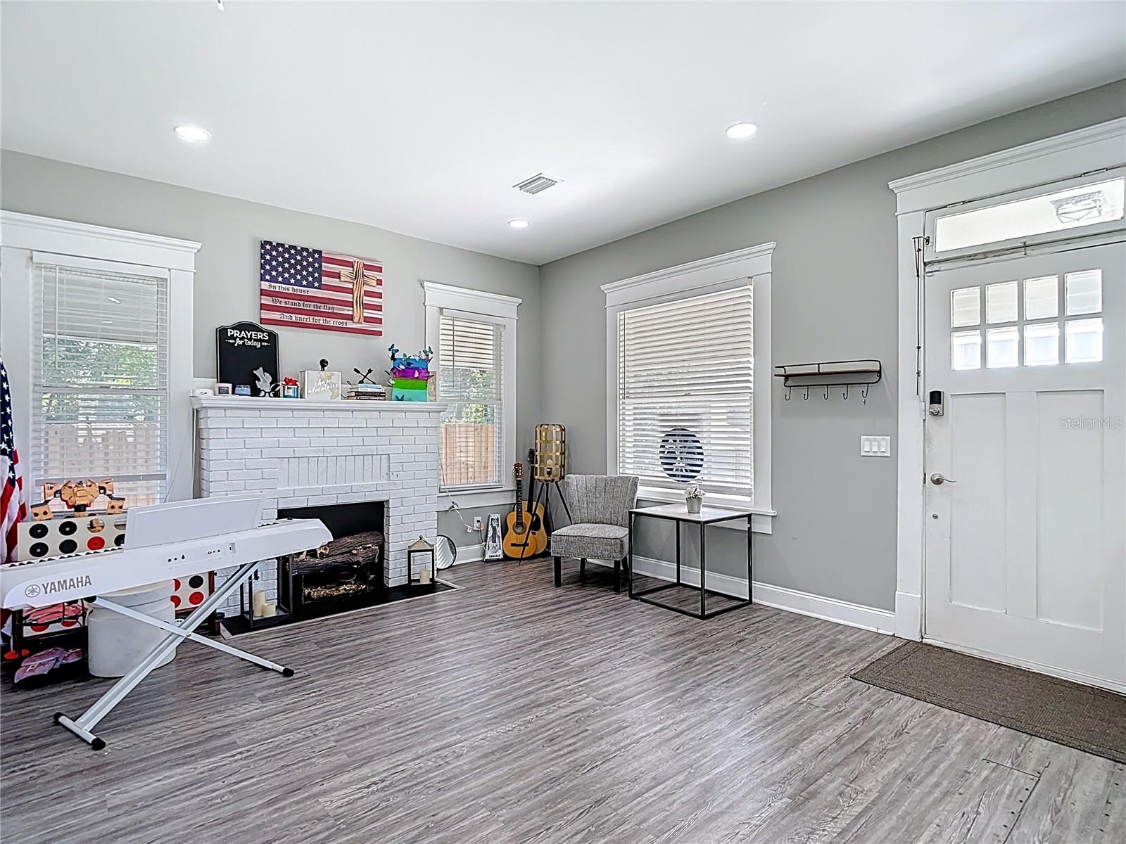 Image 14 of 54 For 4014 Marguerite Street