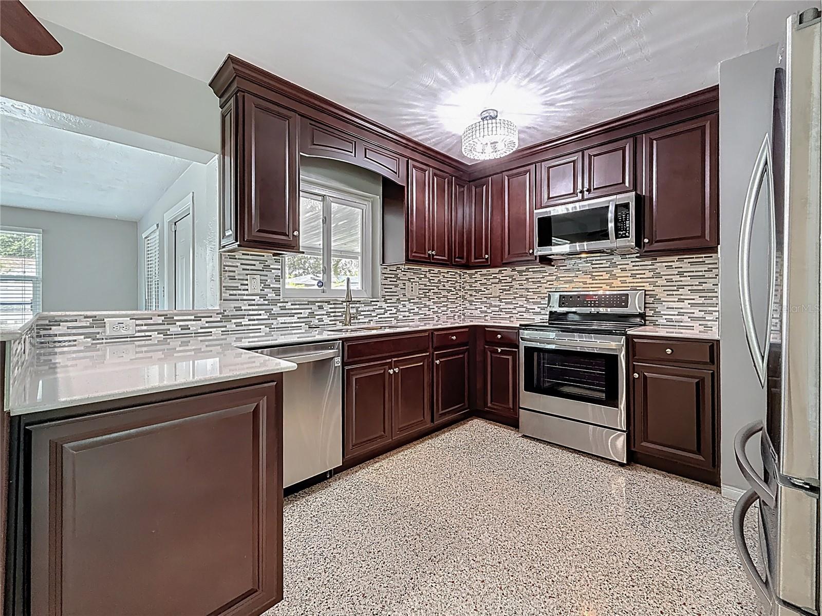 Image 18 of 71 For 6145 50th Avenue N