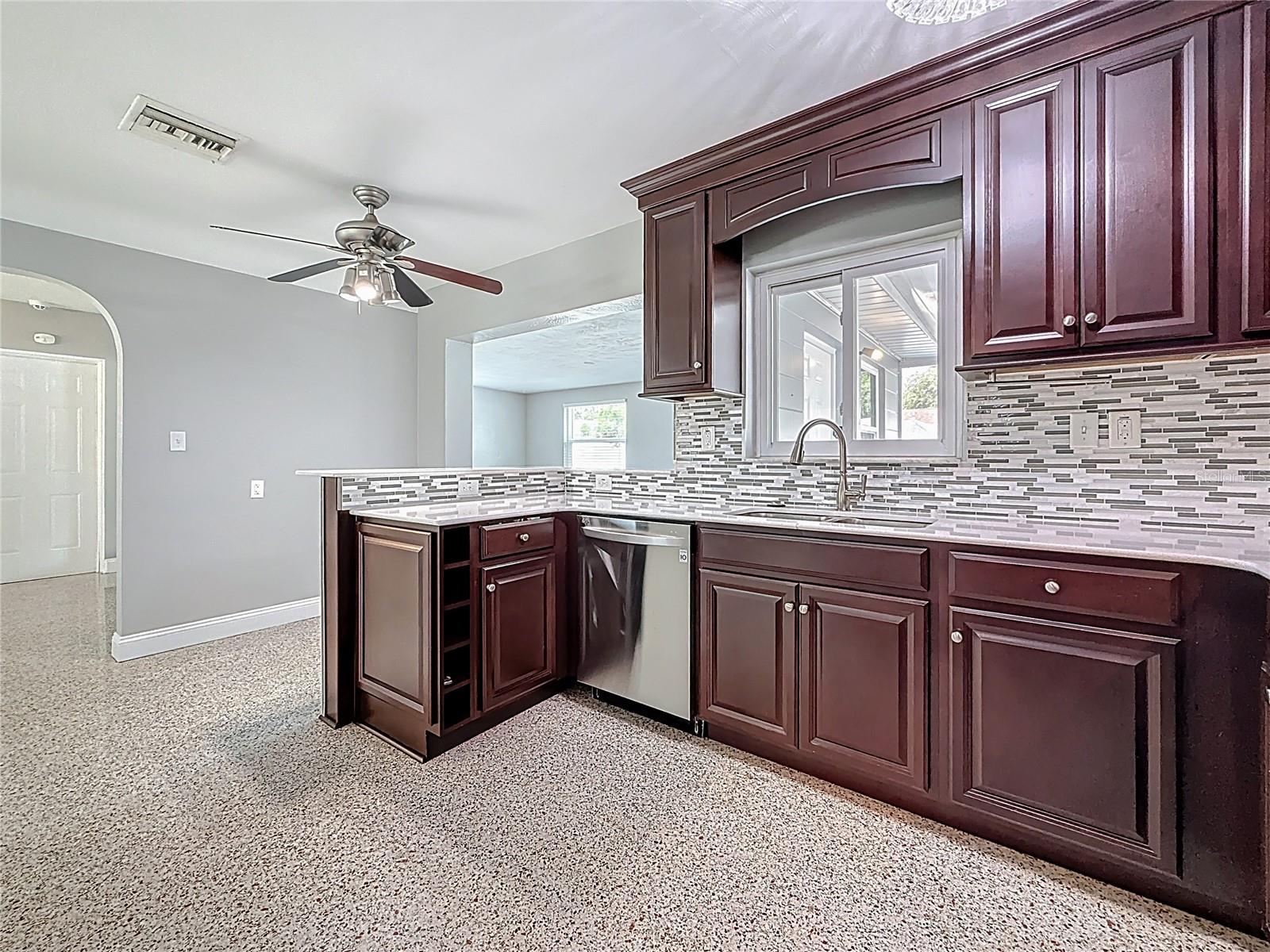 Image 22 of 71 For 6145 50th Avenue N