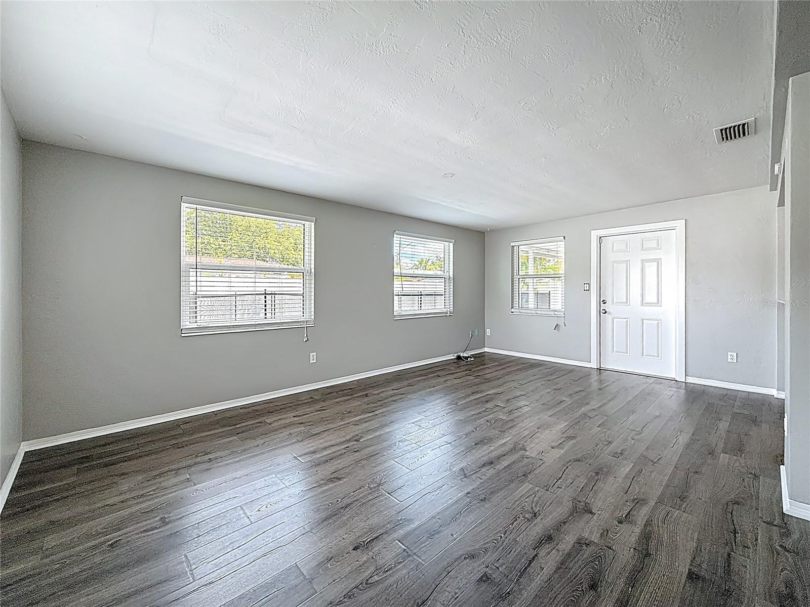 Image 31 of 71 For 6145 50th Avenue N