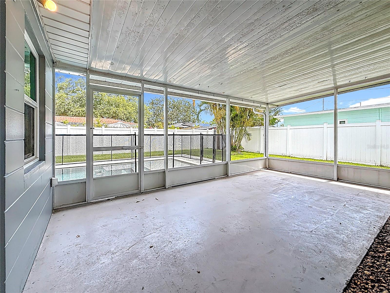Image 46 of 71 For 6145 50th Avenue N