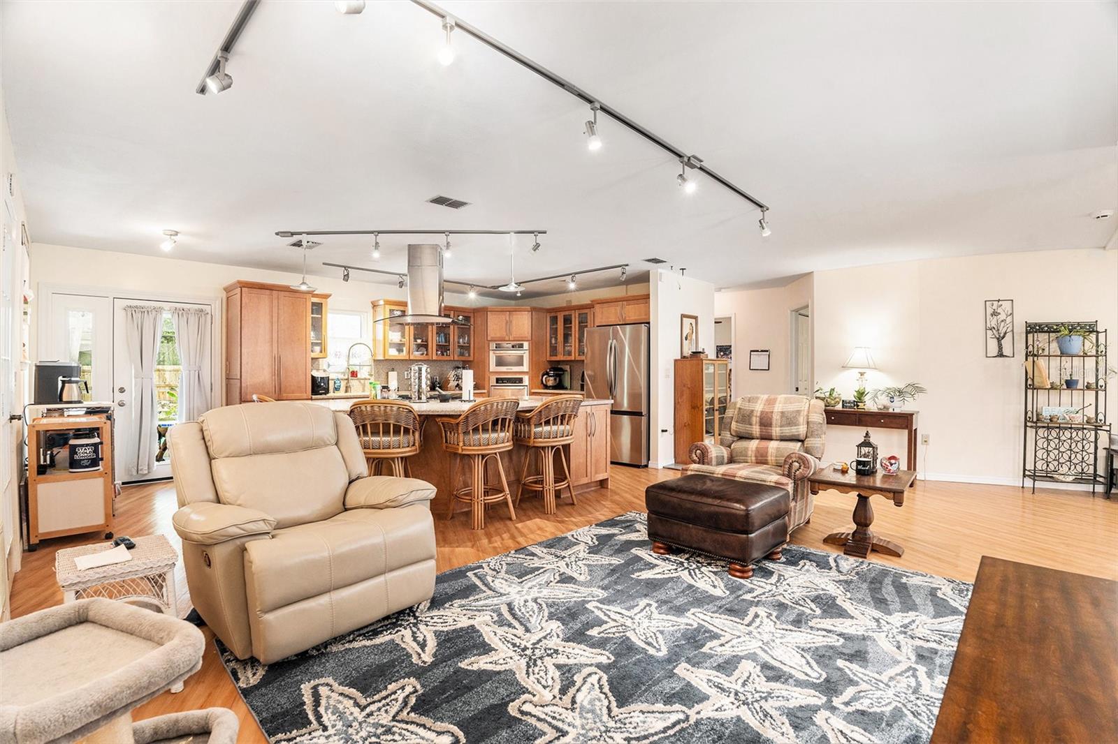 Image 19 of 39 For 8715 Longboat Lane