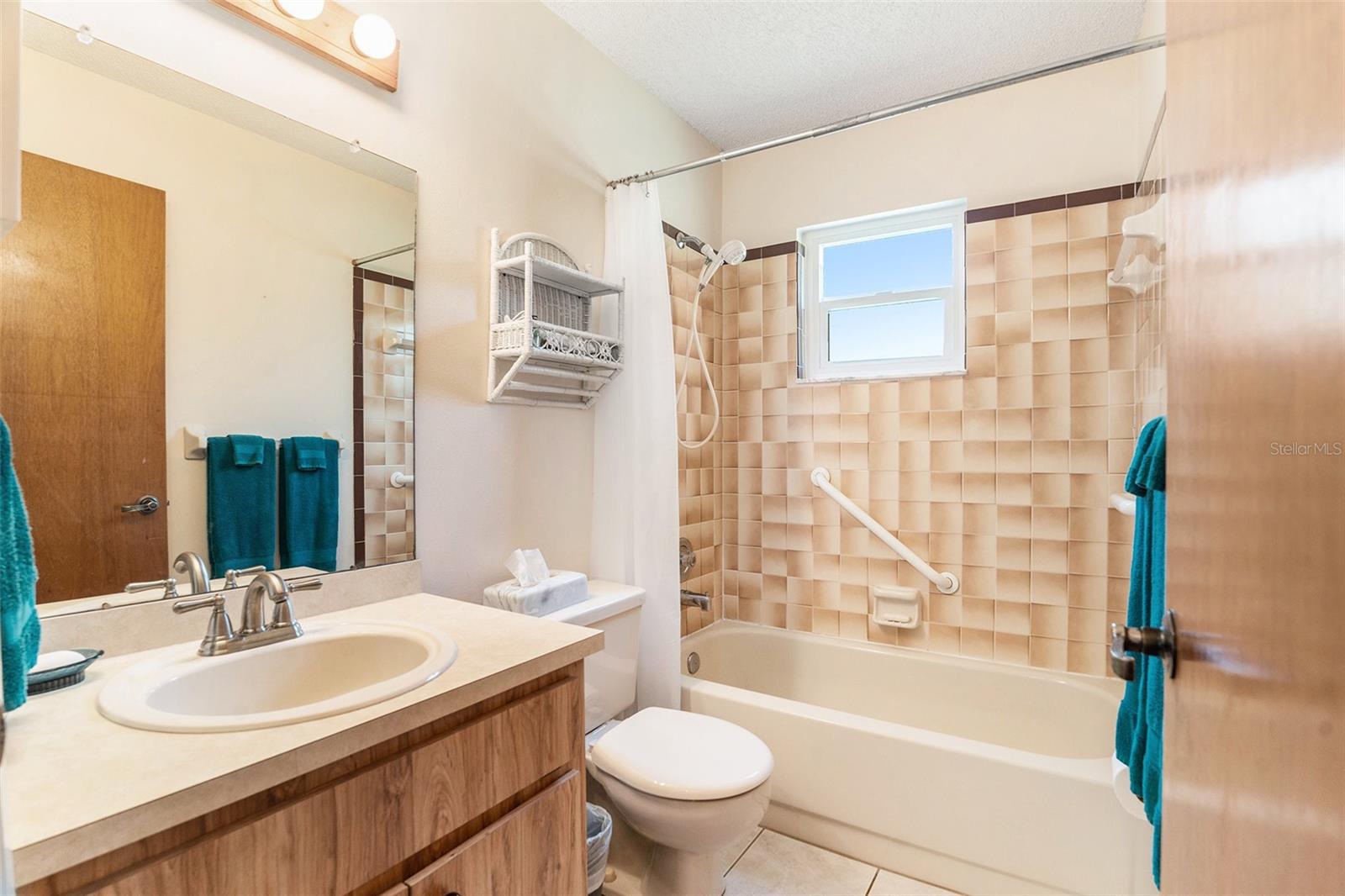 Image 20 of 39 For 8715 Longboat Lane
