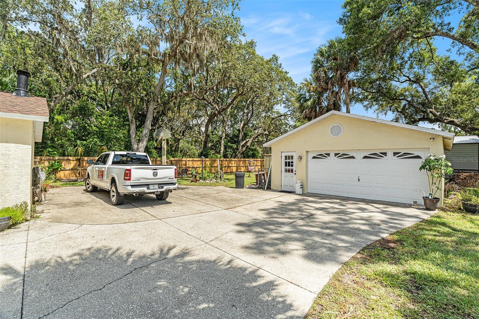 Image 28 of 39 For 8715 Longboat Lane