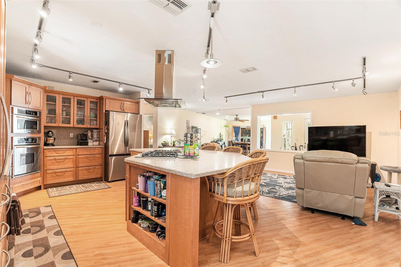 Image 5 of 39 For 8715 Longboat Lane