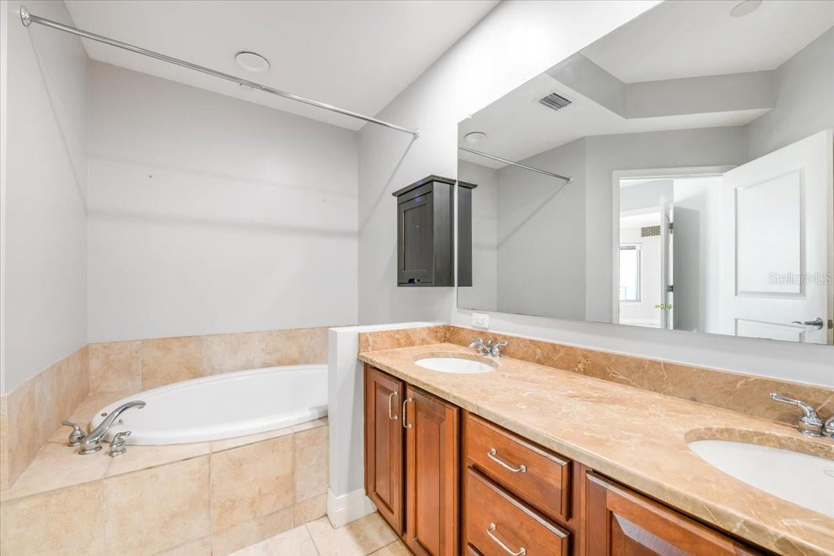Image 24 of 48 For 449 12th Street 1105