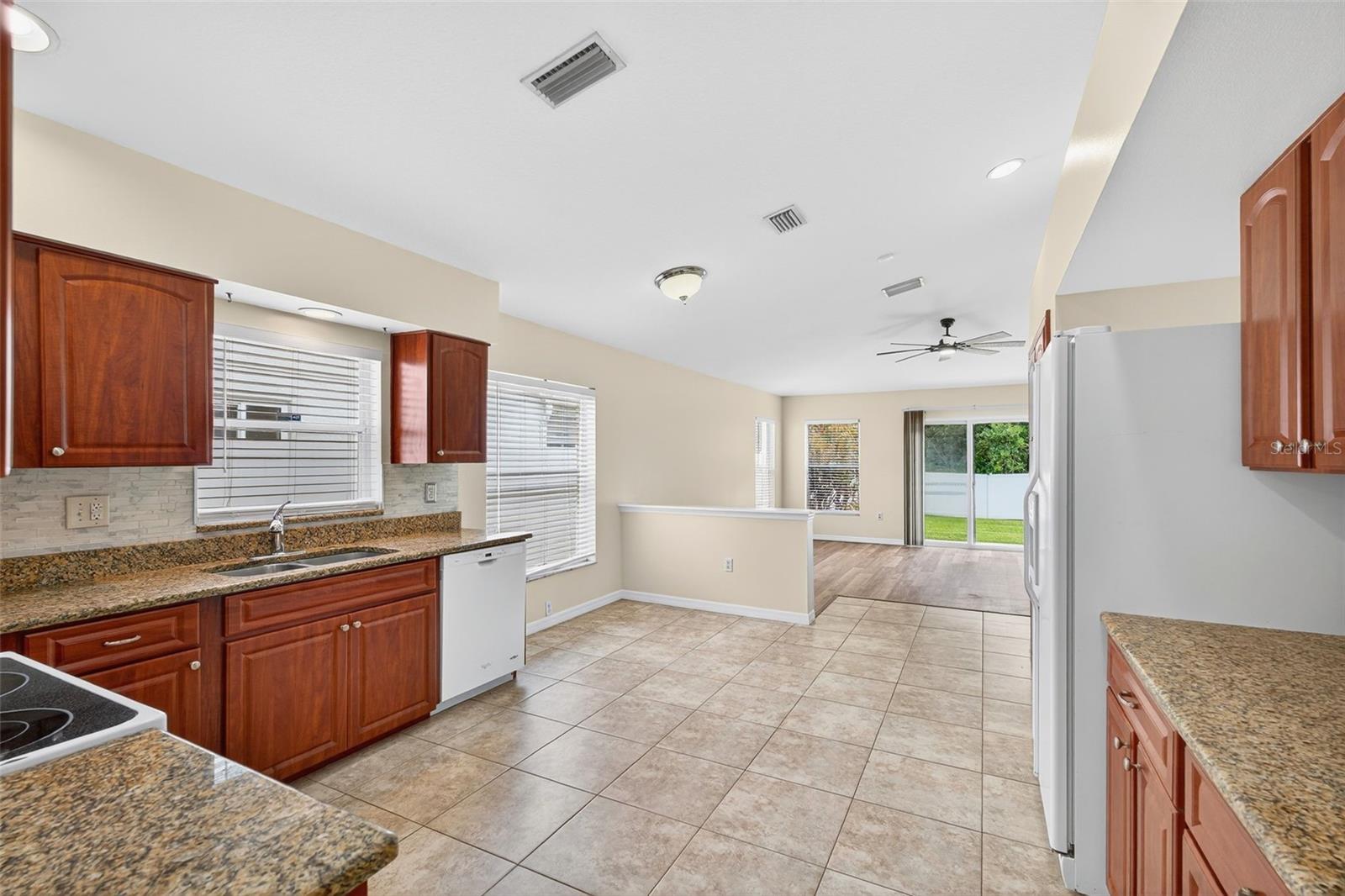 Image 12 of 46 For 913 Summer Breeze Drive
