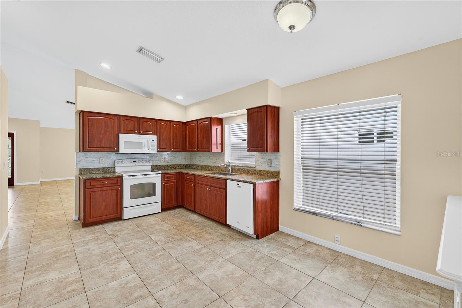 Image 14 of 46 For 913 Summer Breeze Drive
