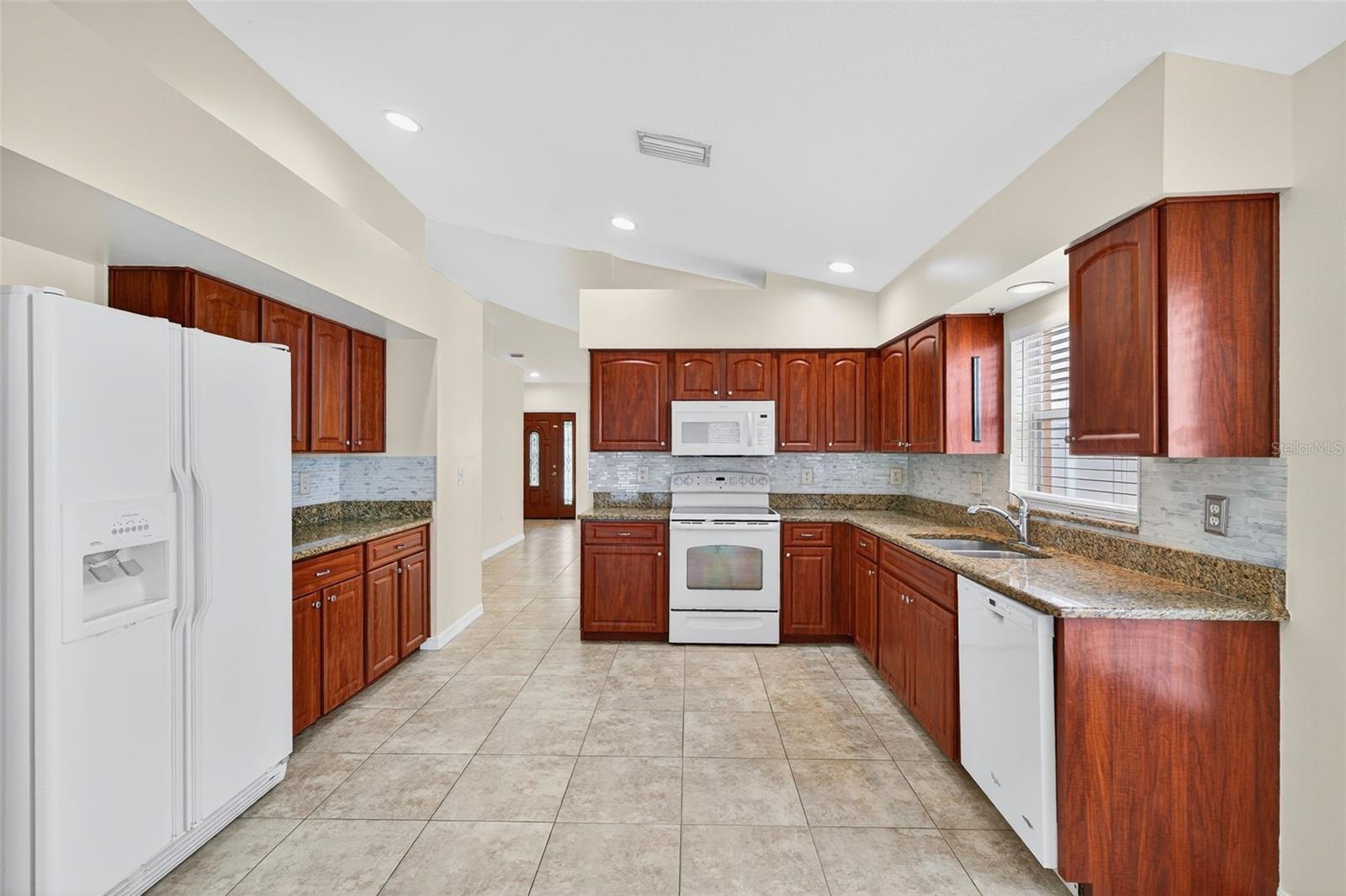 Image 16 of 46 For 913 Summer Breeze Drive