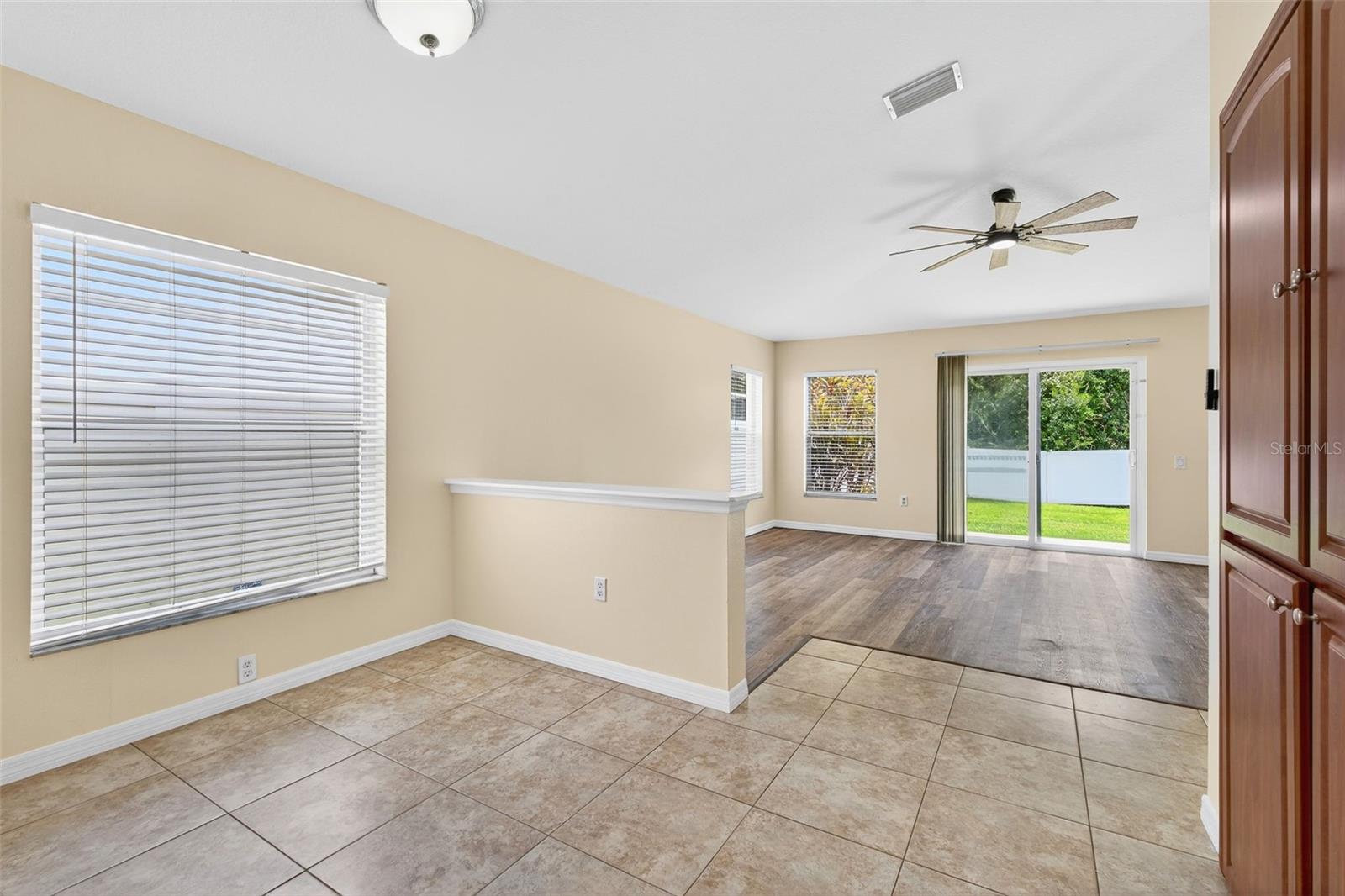 Image 17 of 46 For 913 Summer Breeze Drive