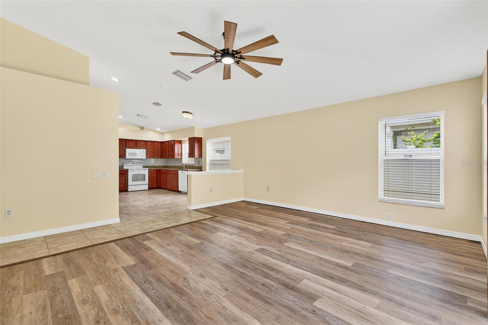 Image 19 of 46 For 913 Summer Breeze Drive