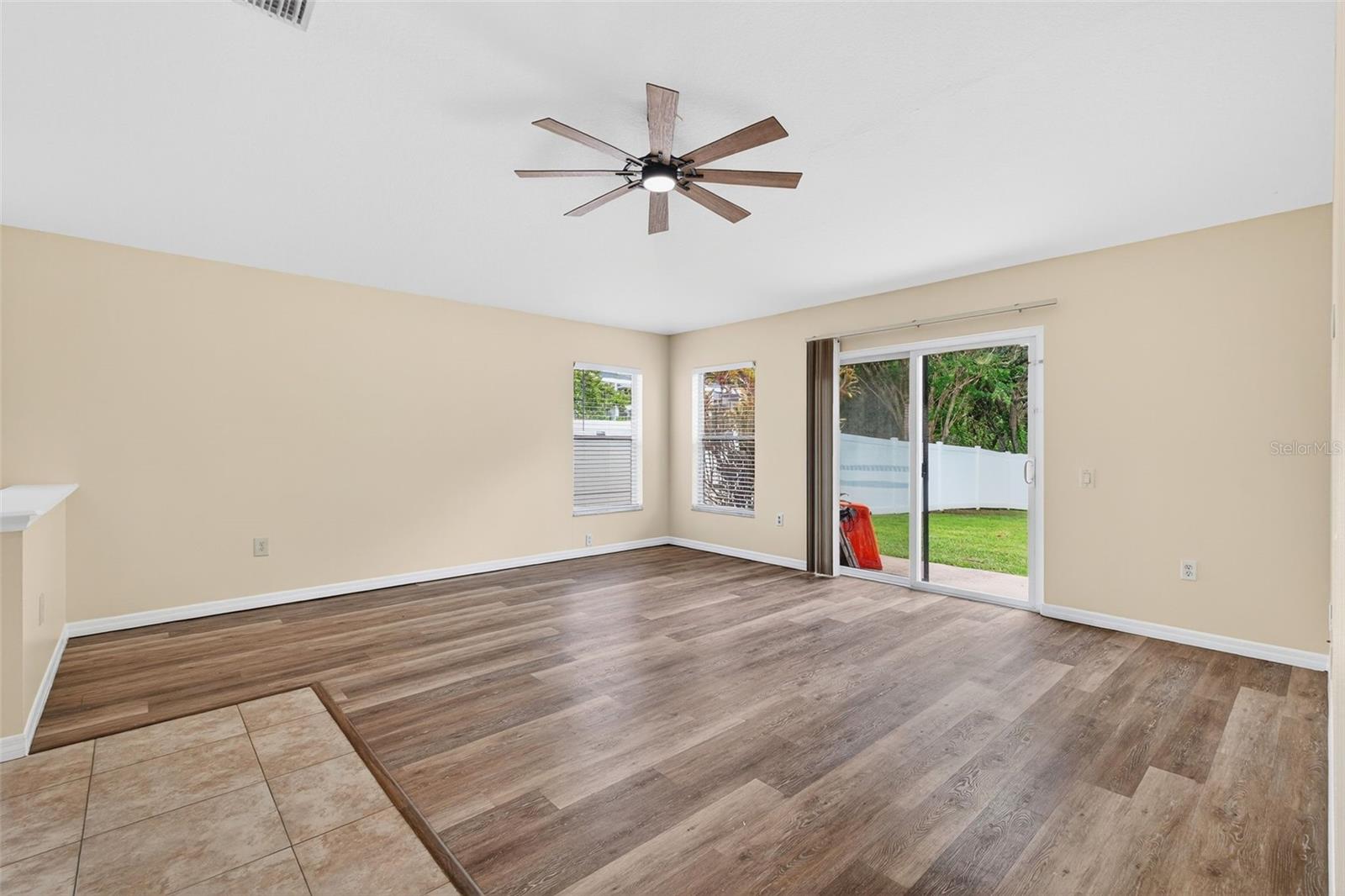 Image 21 of 46 For 913 Summer Breeze Drive