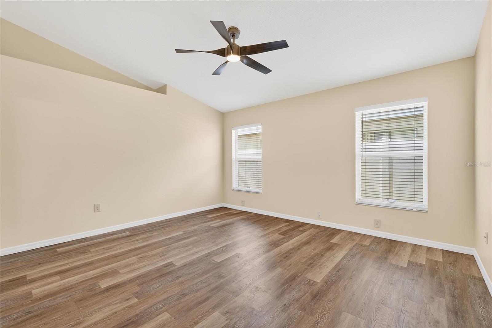 Image 26 of 46 For 913 Summer Breeze Drive