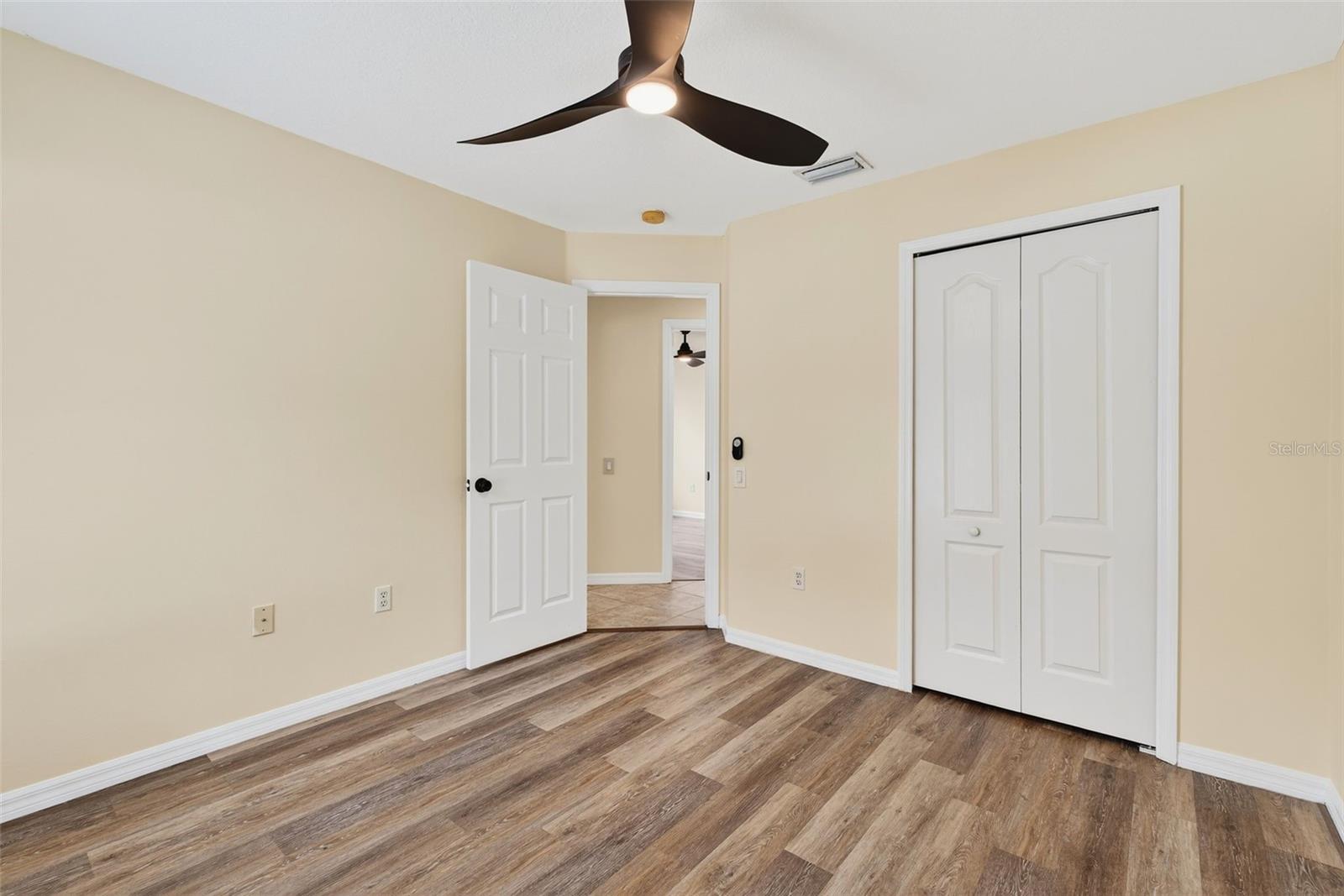 Image 32 of 46 For 913 Summer Breeze Drive
