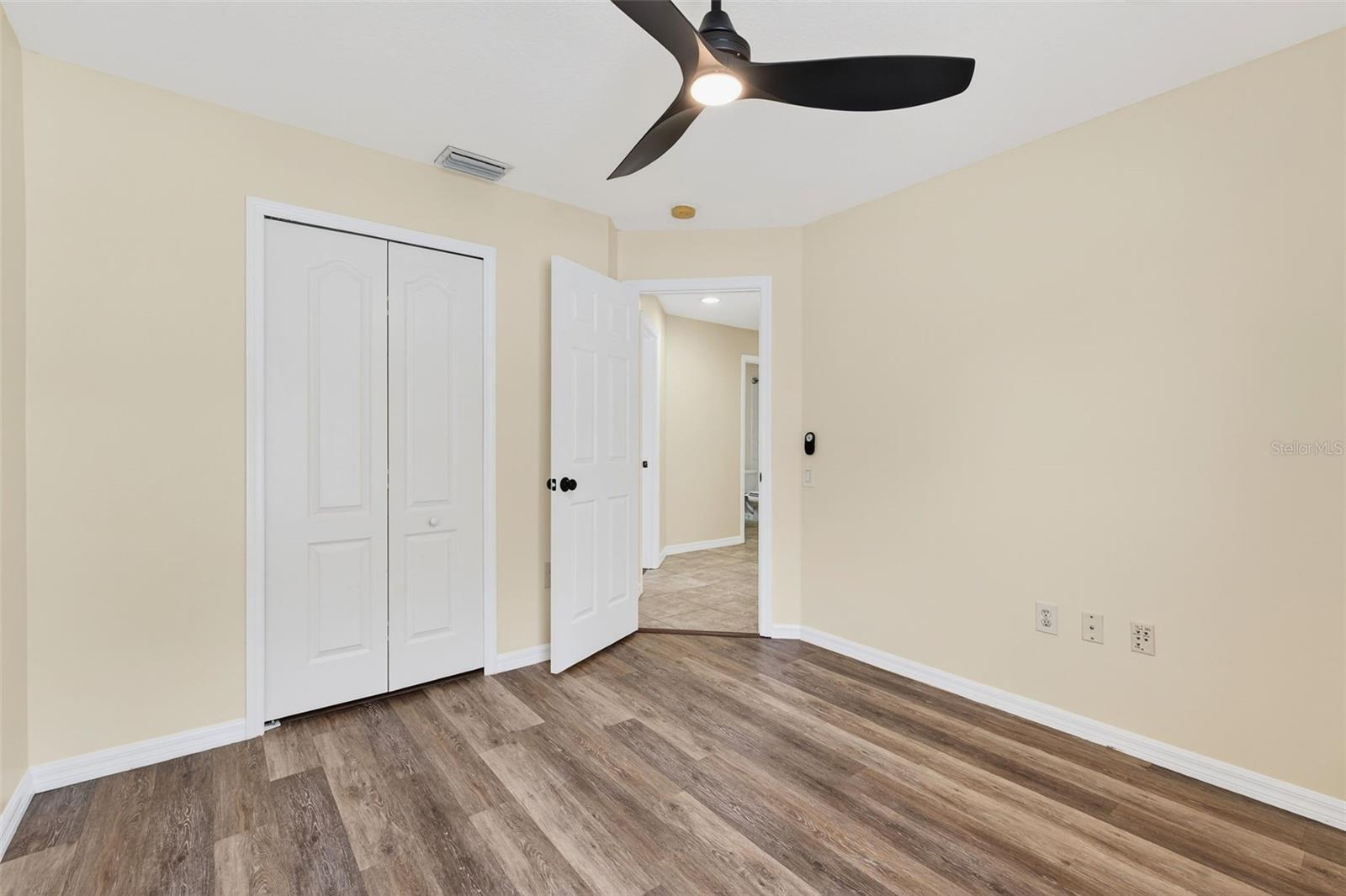 Image 36 of 46 For 913 Summer Breeze Drive