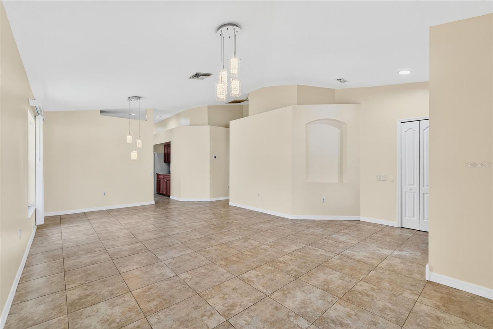 Image 7 of 46 For 913 Summer Breeze Drive