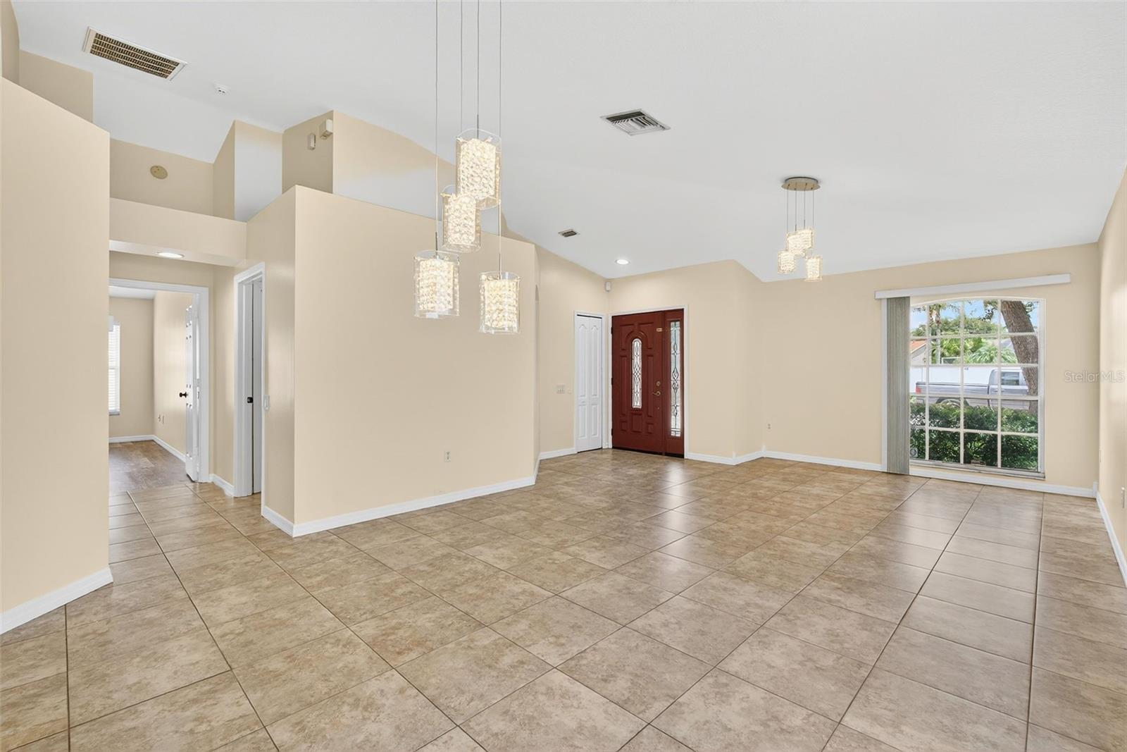 Image 8 of 46 For 913 Summer Breeze Drive