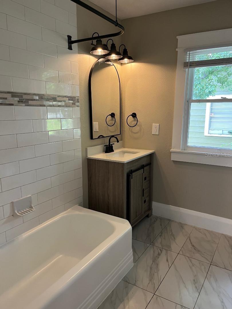 Listing photo id 9 for 3510 28th Avenue