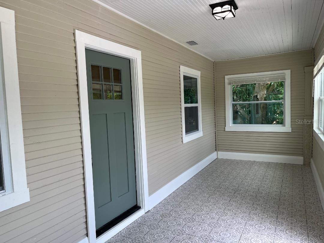 Listing photo id 2 for 3510 28th Avenue