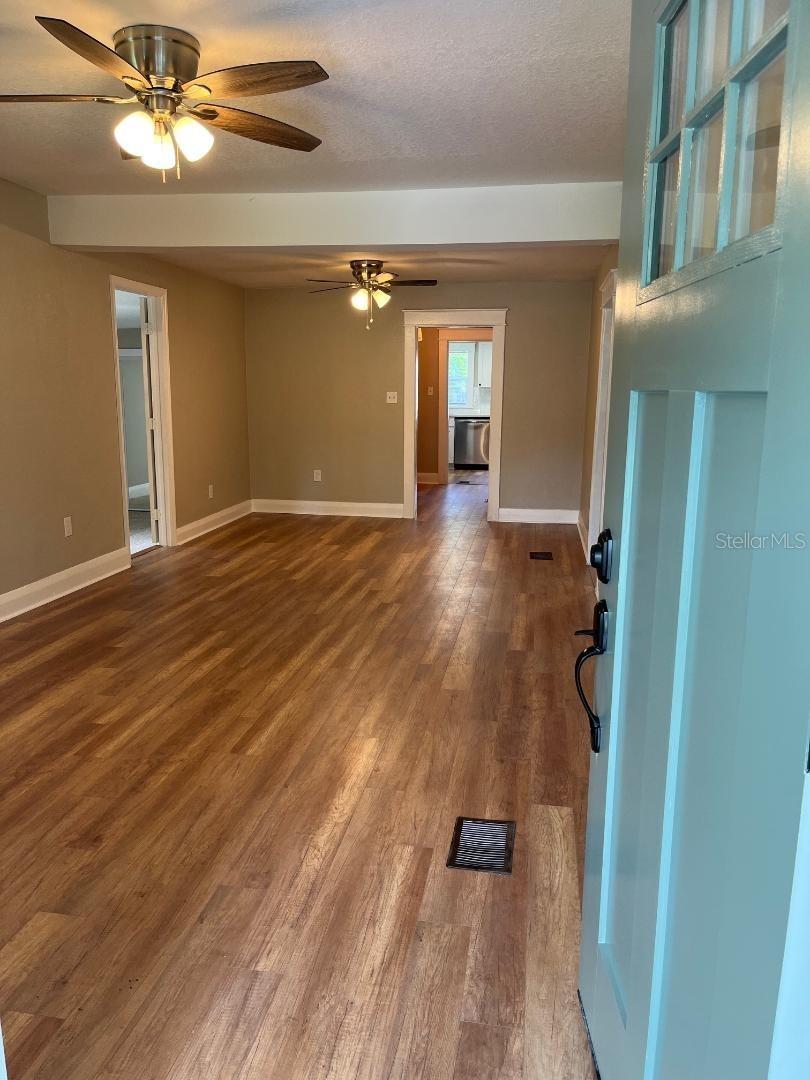 Listing photo id 3 for 3510 28th Avenue