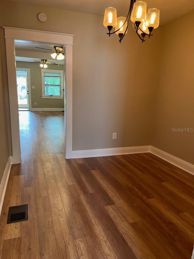 Listing photo id 4 for 3510 28th Avenue