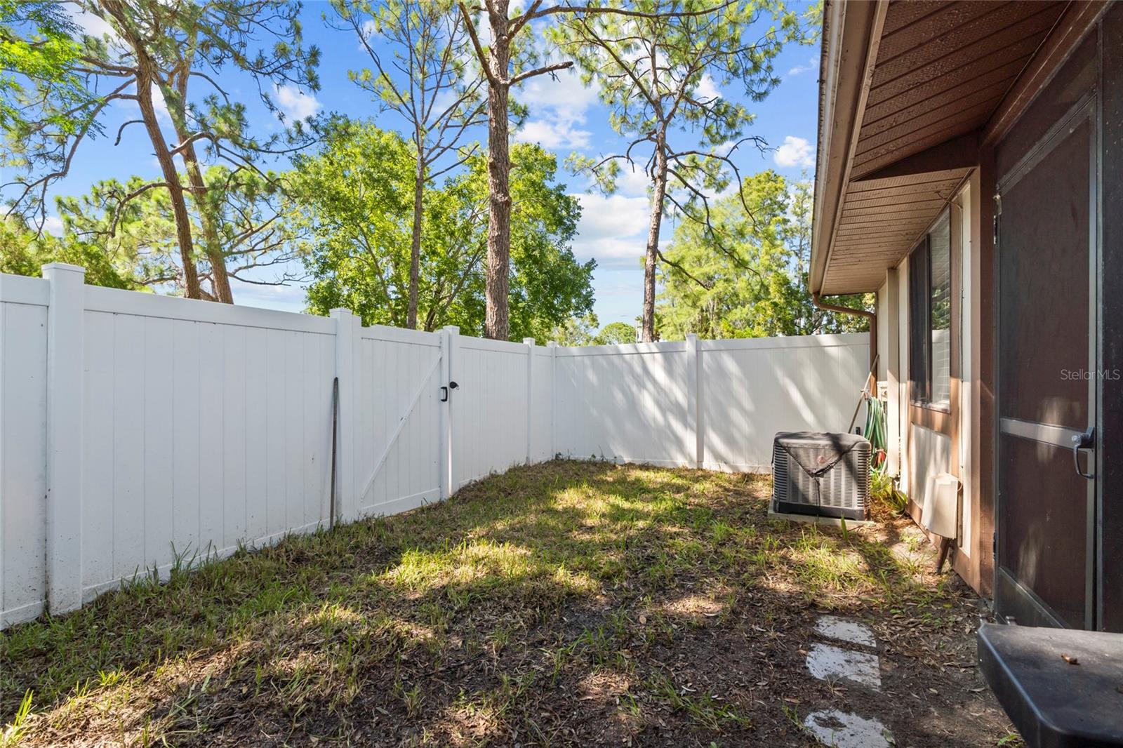 Image 25 of 38 For 120 Edgewood Court