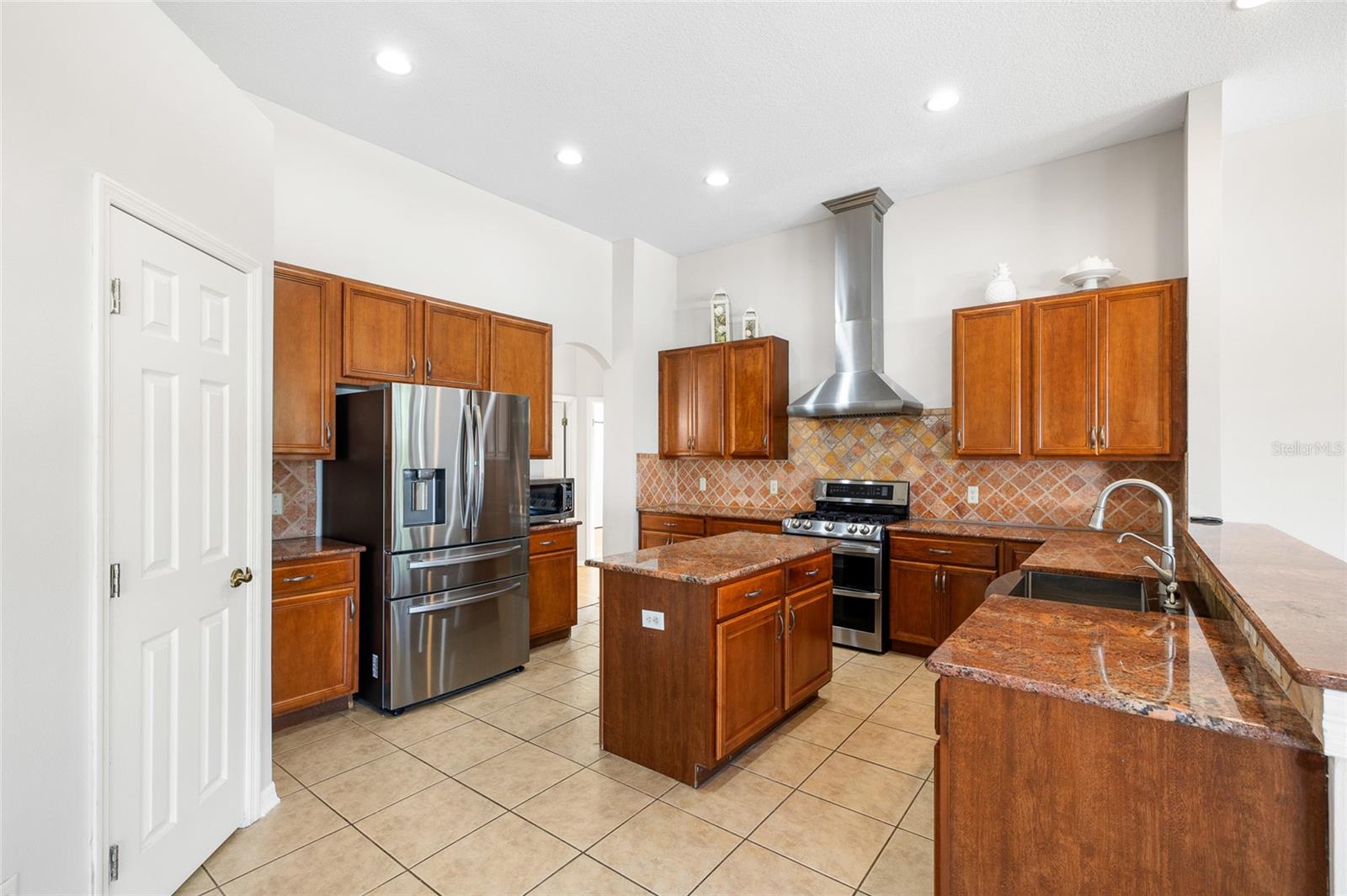 Image 14 of 53 For 20111 Tamiami Avenue