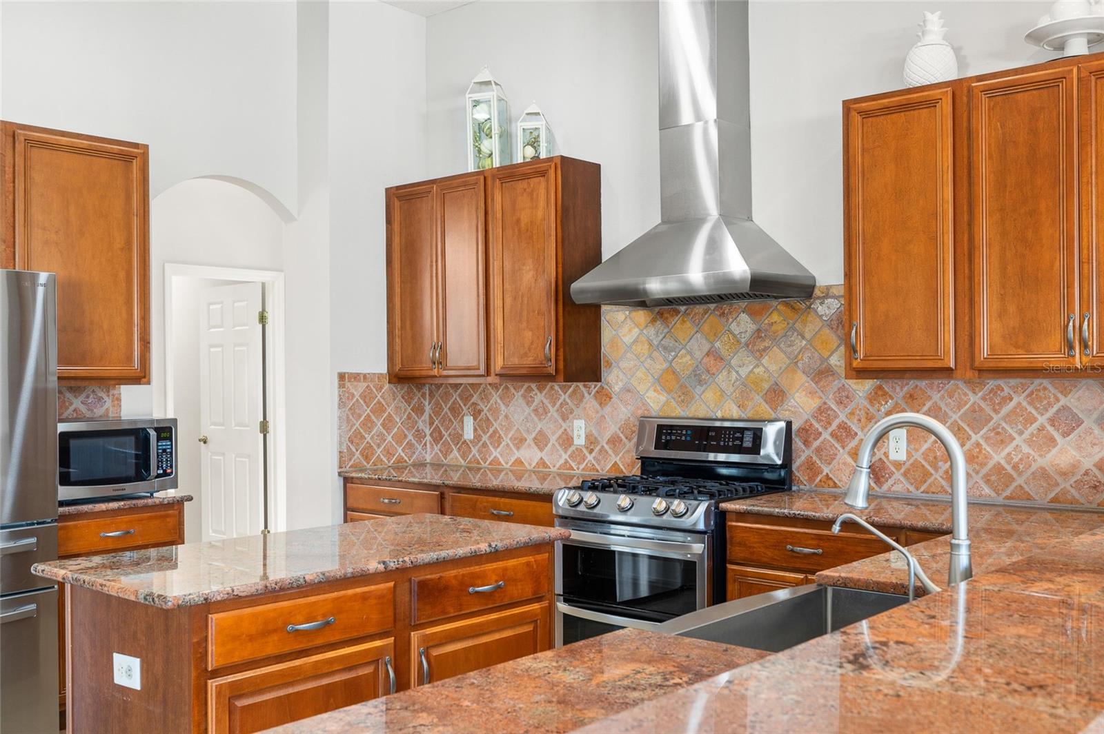 Image 15 of 53 For 20111 Tamiami Avenue