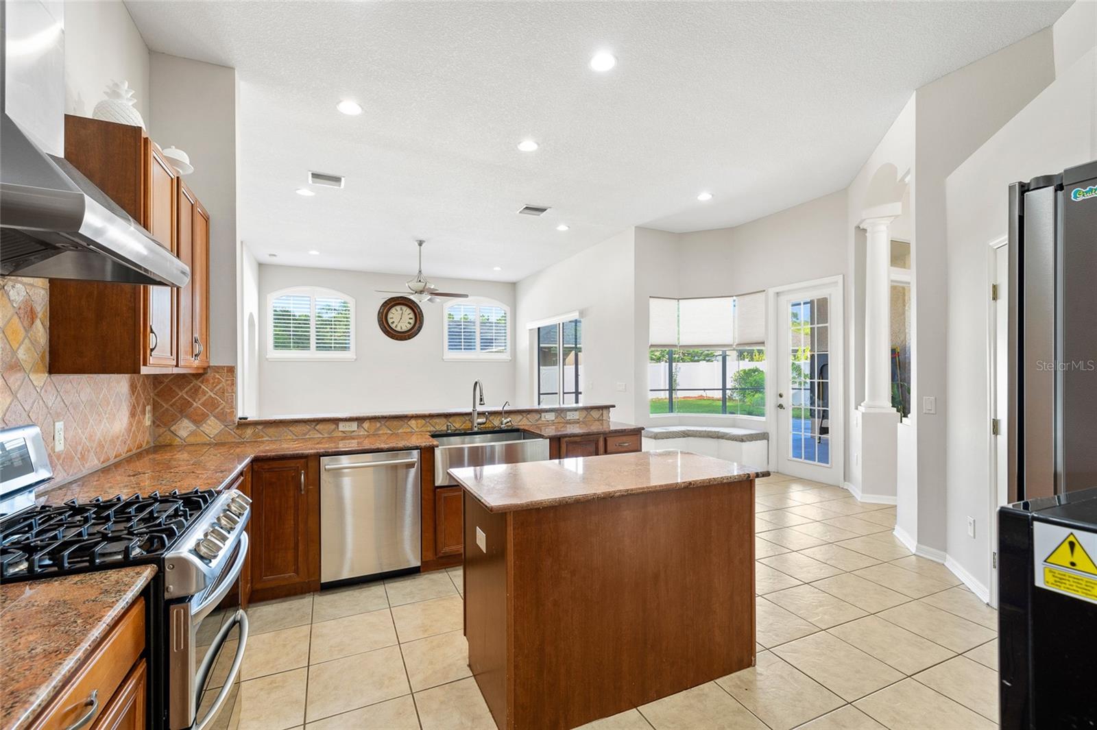 Image 17 of 53 For 20111 Tamiami Avenue