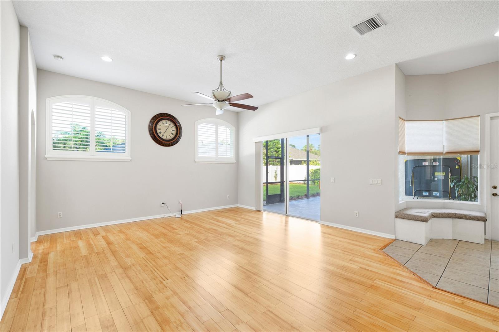 Image 21 of 53 For 20111 Tamiami Avenue
