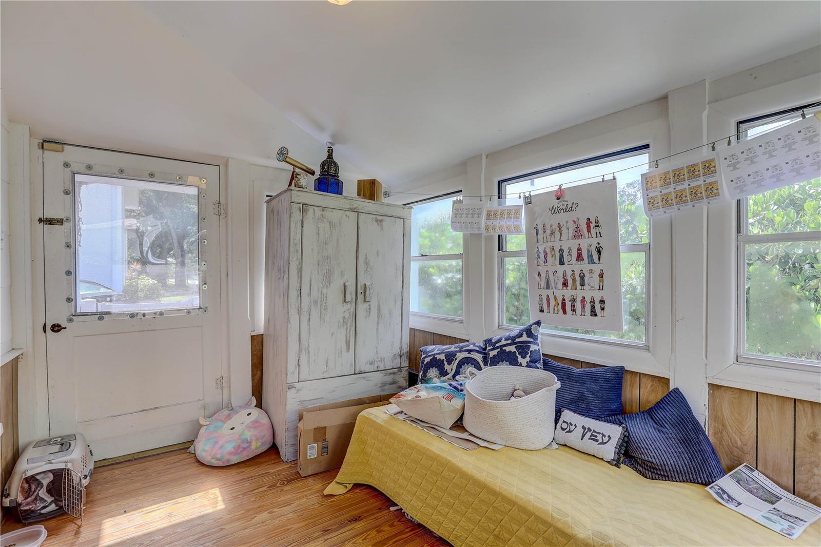Image 16 of 53 For 783 30th Avenue N