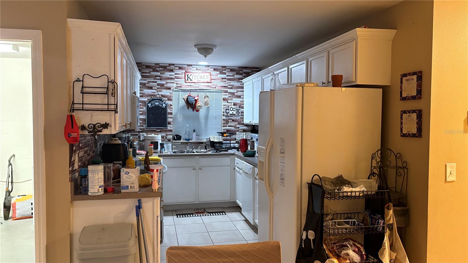 Image 3 of 16 For 3711 Temple Street