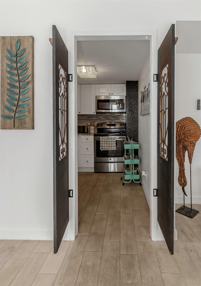 Image 22 of 32 For 4015 Bayshore Boulevard 11a
