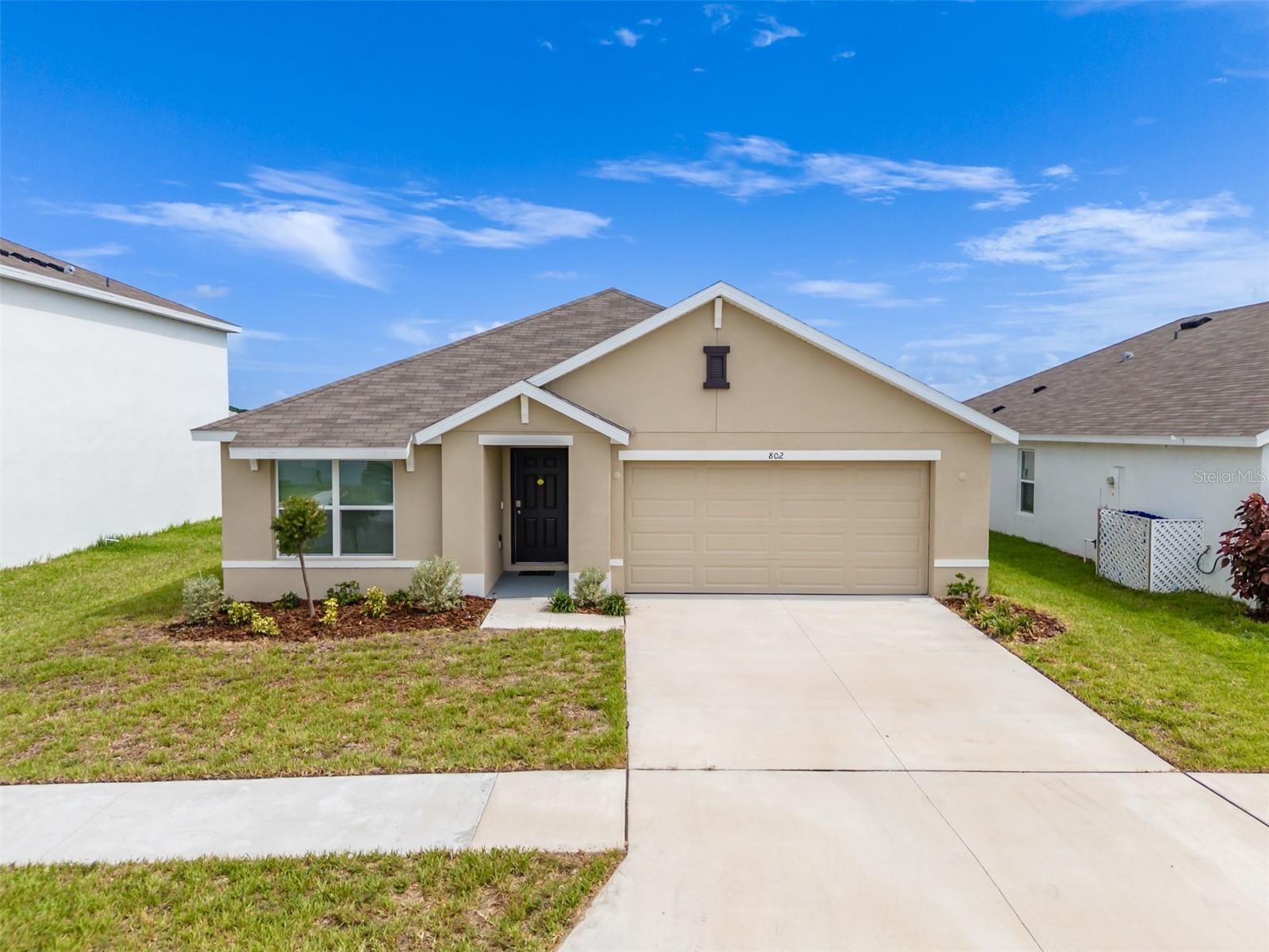 Listing photo id 0 for 802 Ace Outlaw Avenue