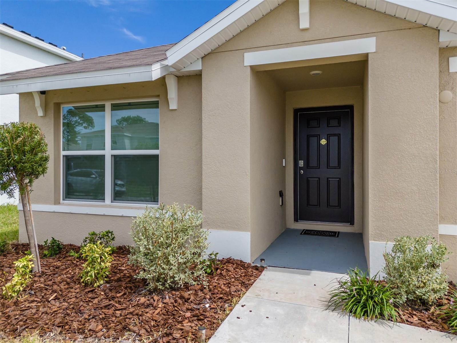 Listing photo id 2 for 802 Ace Outlaw Avenue