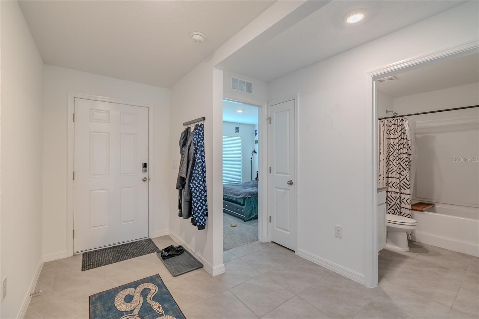 Listing photo id 3 for 802 Ace Outlaw Avenue