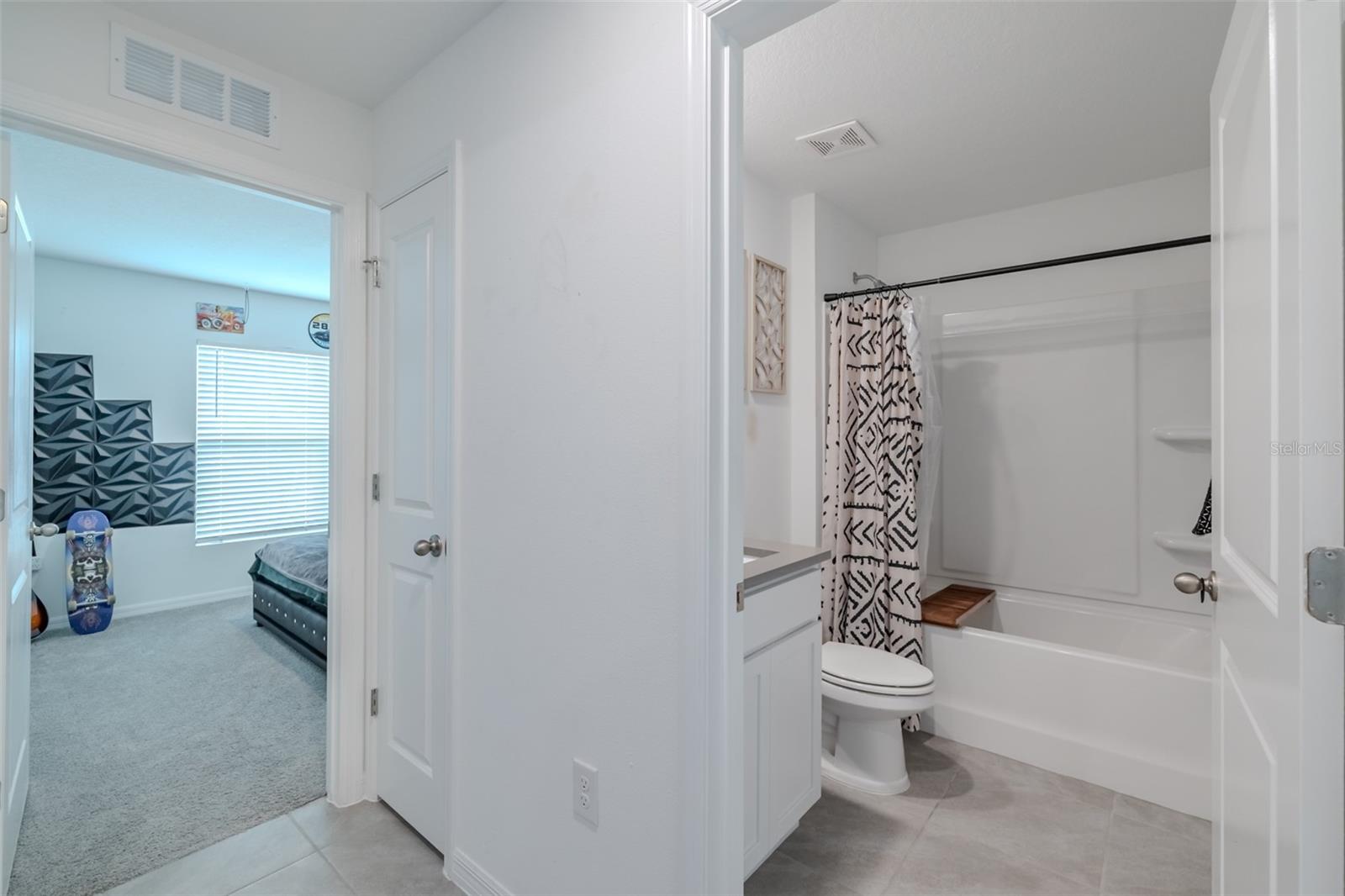 Listing photo id 6 for 802 Ace Outlaw Avenue