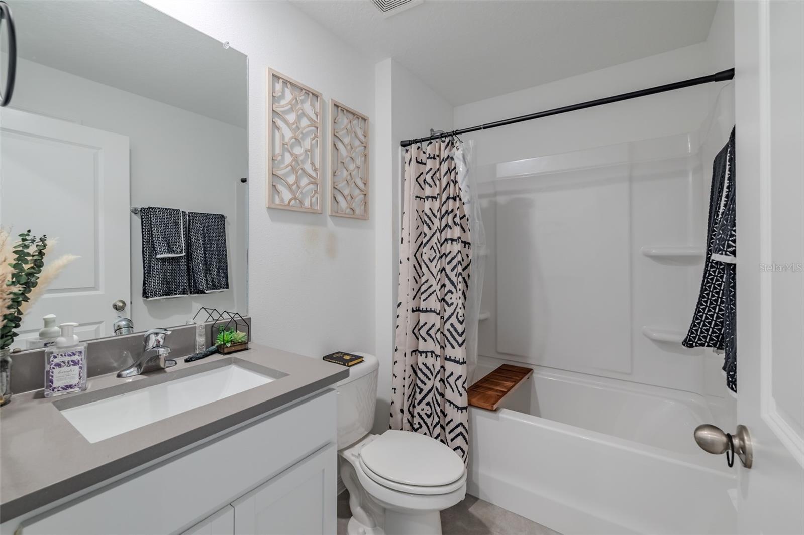 Listing photo id 7 for 802 Ace Outlaw Avenue