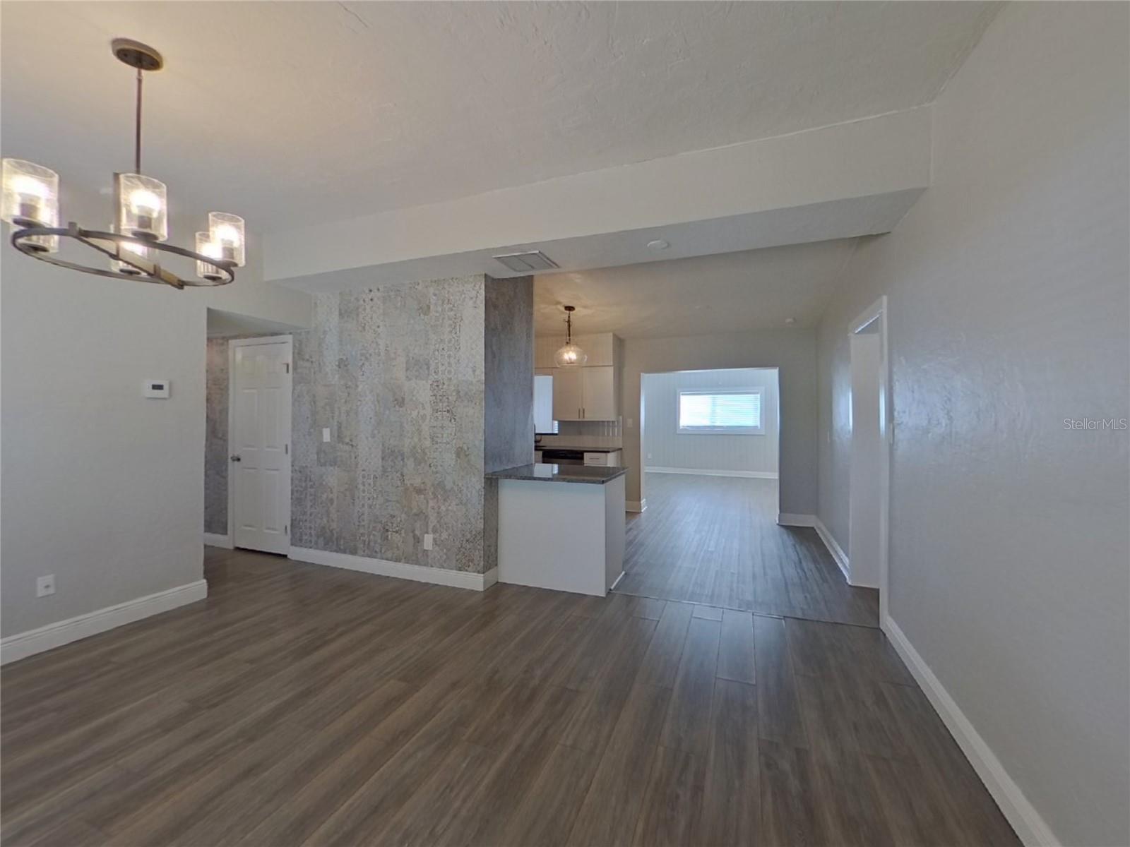 Image 4 of 20 For 6193 39th Avenue N