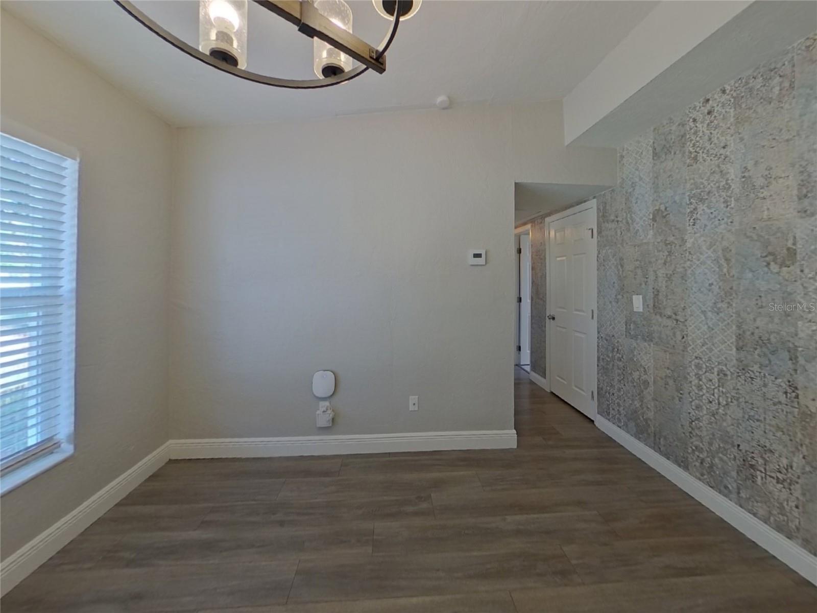 Image 5 of 20 For 6193 39th Avenue N