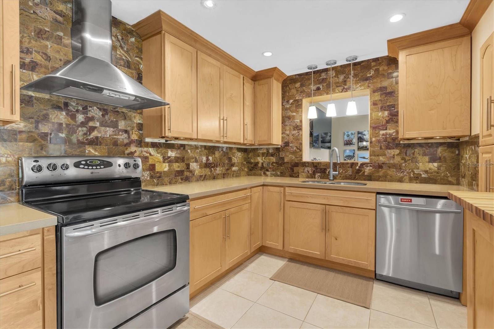 Image 14 of 59 For 4062 9th Avenue N